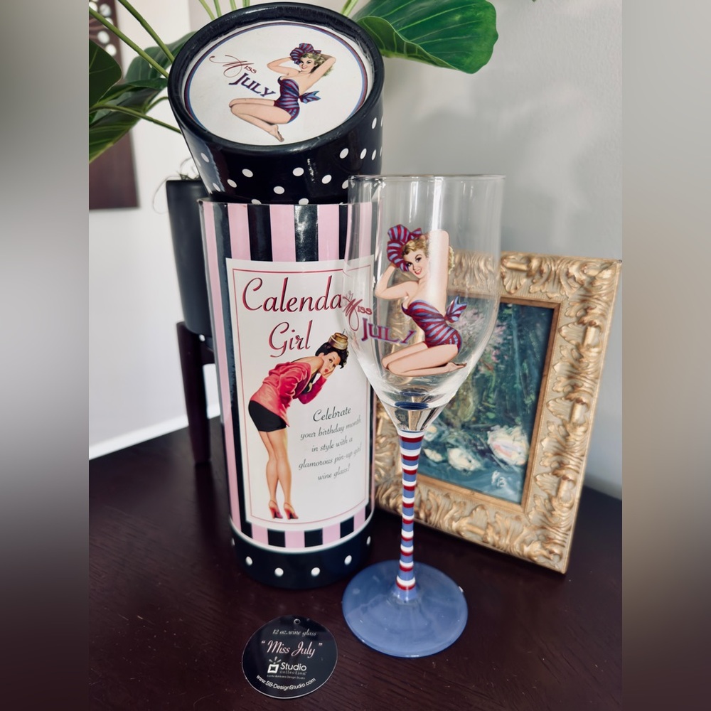 Calendar Girl Miss July Pin Up Girl Wine🍷 Glass Studio 12 oz